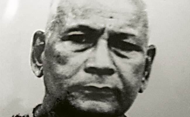 समय की शिला पर गेरू से लिखे नवगीत