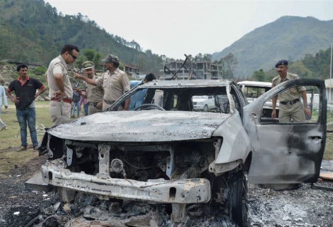 गुडगांव कारखाने के श्रमिक हुए हिंसक, 10 वाहनों को लगायी आग