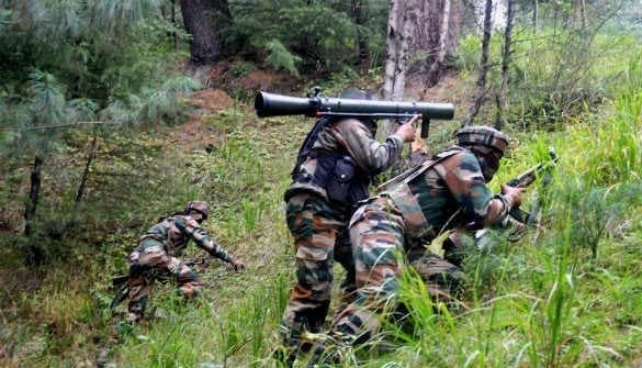 कश्मीर में घुसपैठ-रोधी अभियान में दो आतंकवादी ढेर