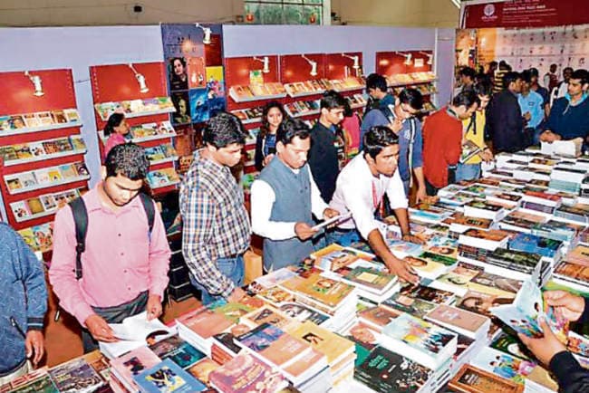 लेखन और साहित्य का ‘साम्राज्य’??