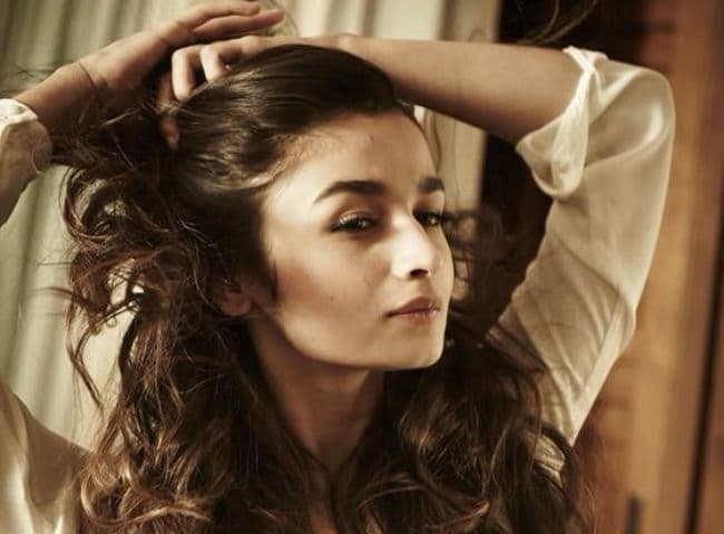 आलिया के ट्विटर पर फैंस की संख्‍या हुई 50 लाख