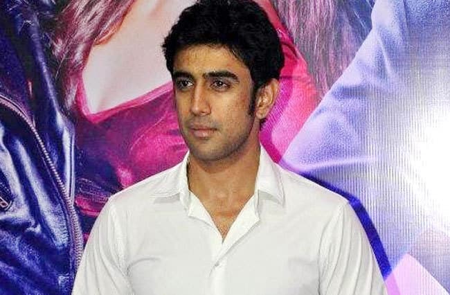 ''अकीरा'' के लिए  जिम में पसीना बहा रहे हैं अमित साध