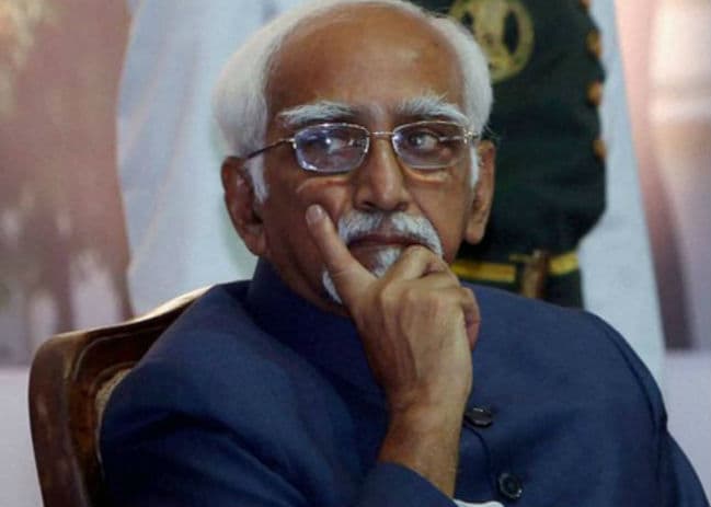 योग दिवस : उपराष्‍ट्रपति हामिद अंसारी को लेकर विवाद गहराया, कांग्रेस ने भाजपा पर ''विभाजनकारी'' राजनीति का आरोप लगाया