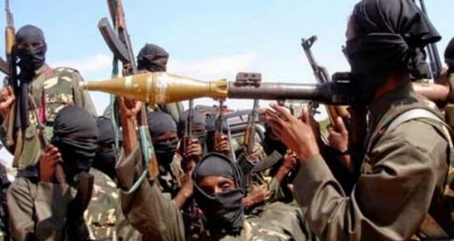 इस्लामिक स्टेट का एक और खौफनाक चेहरा, कैदियों के गले में बांधा विस्फोटक और...