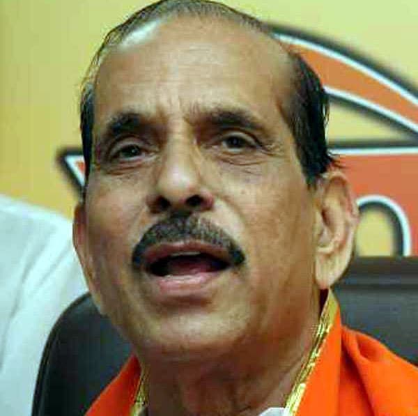 उद्धव ठाकरे अपने पिता की तरह ”उदार तानाशाह” हैं : मनोहर जोशी