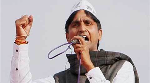 नोएडा में अखबार के संपादक ने AAP नेता कुमार विश्वास के खिलाफ थाने में दर्ज करायी शिकायत