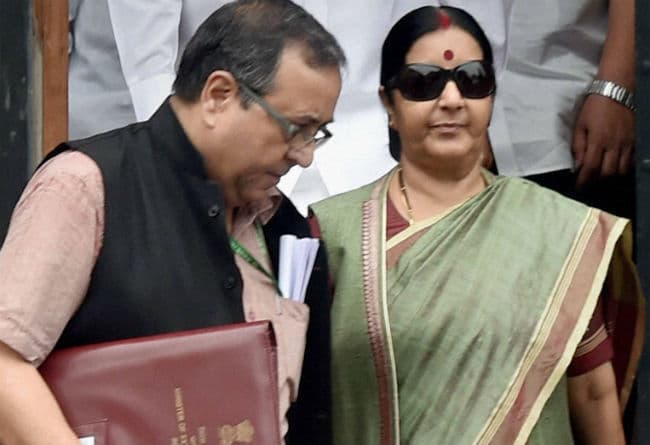 सुषमा स्‍वराज का डिप्‍लोमेसी इफेक्‍ट : चीन आतंकी लखवी पर करेगा पुनर्विचार