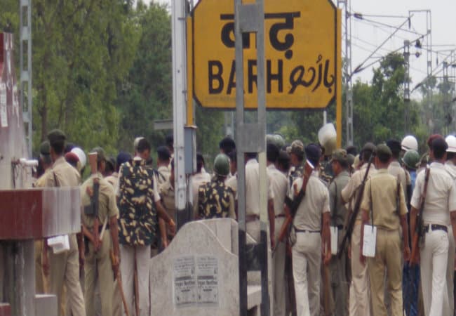 जेल में अनंत सिंह, विरोध में बाढ़ बंद के दौरान समर्थकों का उत्पाद, ट्रेन फूंकने की कोशिश