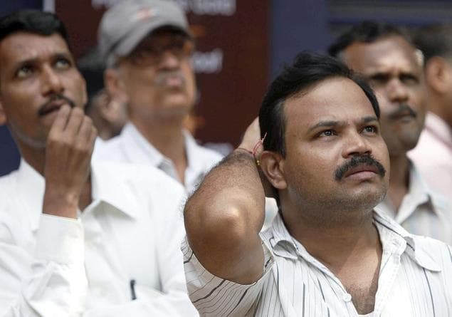 सप्ताह के पहले दिन सेंसेक्‍स 167 अंक टूटकर 28000 के नीचे, सेंसेक्‍स 8,318 पर