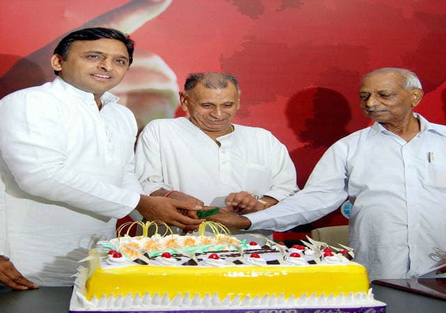 हमारी योजनायें केद्र से बेहतर : अखिलेश यादव