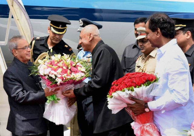 राष्ट्रपति दक्षिण की यात्रा पर हैदराबाद पहुंचे