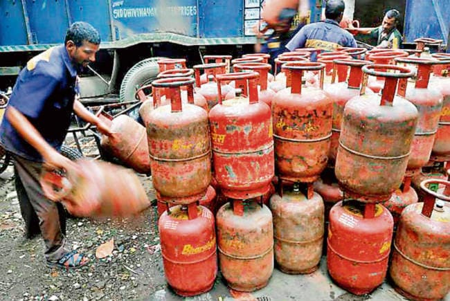 हमारा देश लालची लोगों का देश है