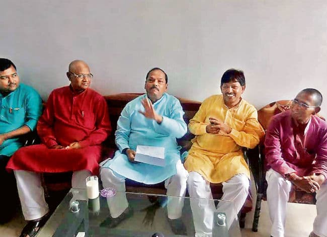 आदिवासियों की जमीन ठगनेवाले जायेंगे जेल