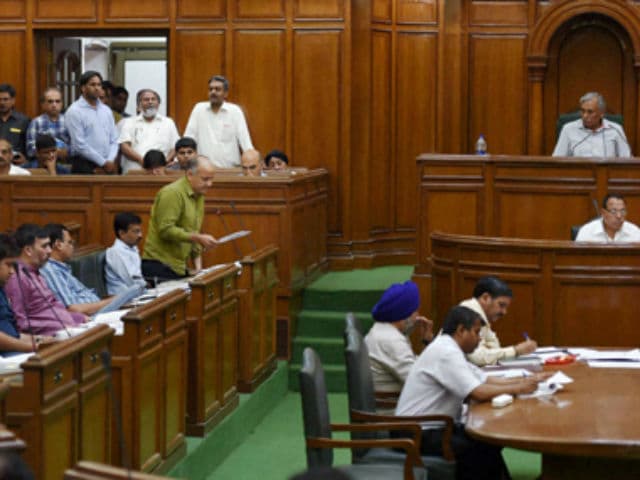 दिल्ली विधानसभा : वैट संशोधन बिल हुआ पास, बीजेपी विधायकों ने विरोध में कॉपी फाड़ी