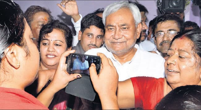 नीतीश ने दी दस्तक फूंका चुनावी बिगुल