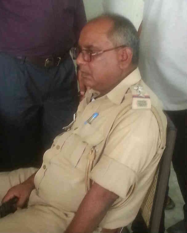 चाईबासा : सब इंस्पेक्टर किशुन प्रसाद दस हजार रिश्वत लेते गिरफ्तार