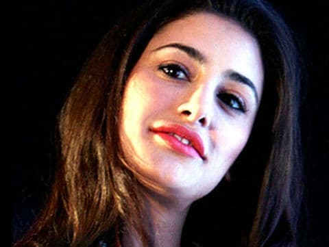 "अजहर" में संगीता बिजलानी की भूमिका निभाएंगी नरगिस फखरी