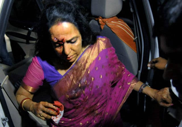 घायल बच्ची को छोड़कर निकल जाने पर हेमामालिनी की आलोचना, कल होंगी मुंबई रवाना