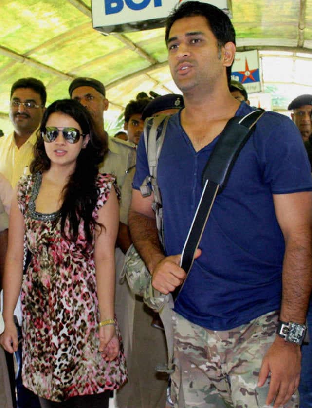 आज है महेंद्र सिंह धौनी की शादी की पांचवीं सालगिरह