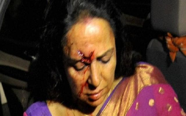 हेमा मालिनी पर सोशल मीडिया में खड़े हुए सवाल, क्या वीवीआईपी की जान एक बच्ची से कीमती है?