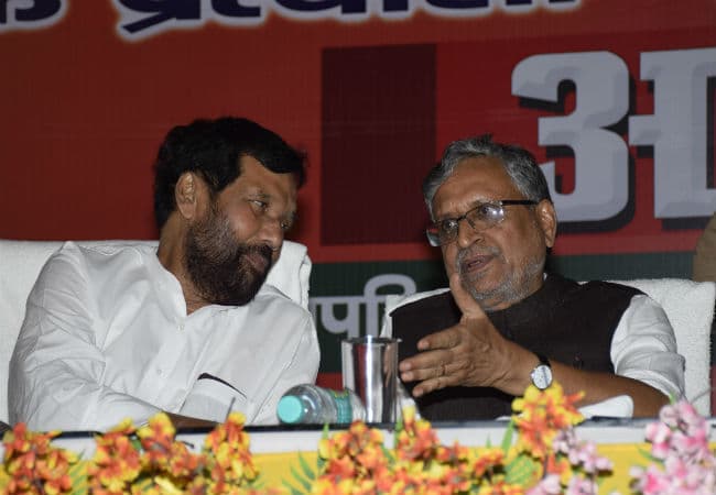 लालू व नीतीश दोनों न जात के, न जमात के नेता : रामविलास