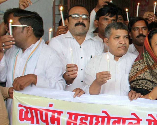 निगम बोध घाट में हुआ अक्षय सिंह का अंतिम संस्कार, राहुल गांधी, केजरीवाल समेत कई नेता थे मौजूद