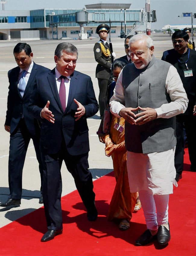 मोदी ने उज्बेक राष्ट्रपति से आतंकवाद, अफगानिस्तान मुद्दों पर चर्चा की