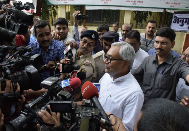 बिहार विप चुनाव: राजनेताओं की प्रतिक्रियाएं जानने के लिए यहां क्लिक करें