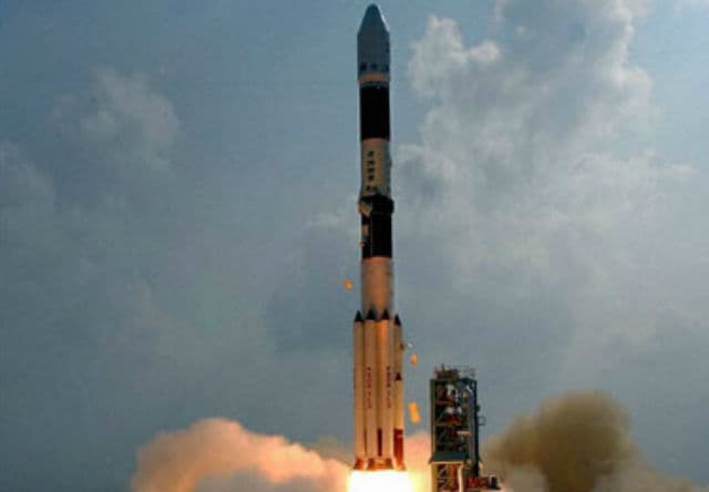 इसरो के वाणिज्यिक मिशन के लिए उल्टी गिनती शुरु, ब्रिटेन के पांच उपग्रह करेगी प्रक्षेपित