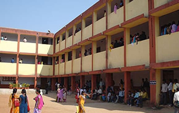 वीमेंस कॉलेज में सामान्य और प्रोफेशनल कोर्स की सुविधा