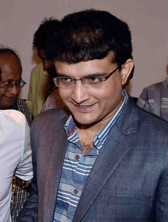 सौरव गांगुली को जन्मदिन पर पत्नी डोना राय ने भेंट की शर्ट