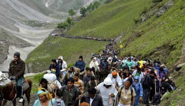 अब तक 17,000 तीर्थयात्री अमरनाथ गुफा के लिए रवाना