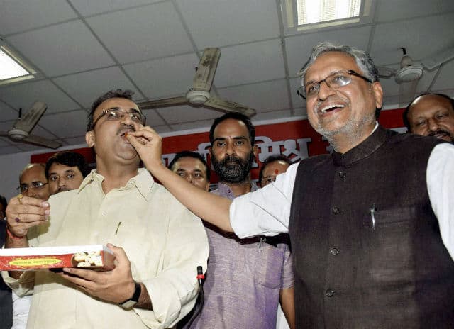 बिहार विप चुनाव में नीतीश-लालू को झटका, 24 में 13 सीटों पर एनडीए का कब्जा