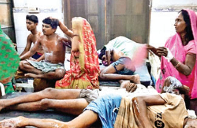 एक ही परिवार के आठ लोगों पर फेंका तेजाब