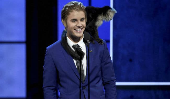 जस्टिन बीबर ने अस्वस्थ बच्ची को समर्पित किया अपना नया ''टैटू''