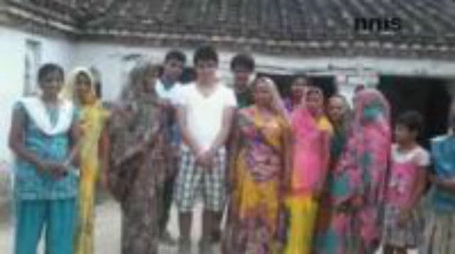 प्रियंका गांधी के बेटे का अमेठी दौरा, ग्रामीण के घर खाया खाना, देखें वीडियो