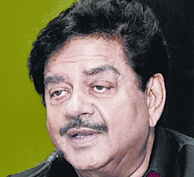 सीएम के लिए भाजपा पासवान, नंदकिशोर व उपेंद्र पर सोचे : शत्रुघ्न सिन्हा