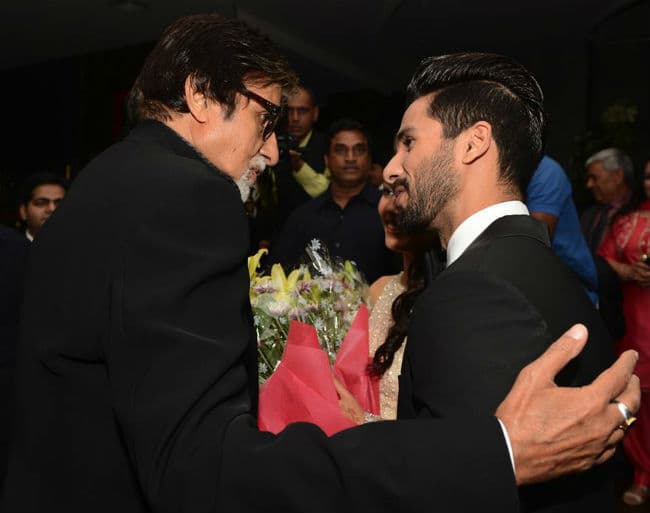 RECEPTION PICS : जब एकदूसरे के हाथों में हाथ लिये सामने आये शाहिद-मीरा