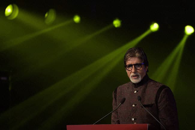 अमिताभ -अभिषेक के खिलाफ तिरंगे के अपमान का मामला: अदालत ने किया बयान दर्ज