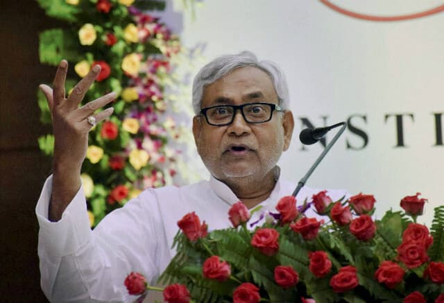 नीतीश कुमार ने की अरविंद केजरीवाल से मुलाकात, पूर्ण राज्य की मांग का किया समर्थन