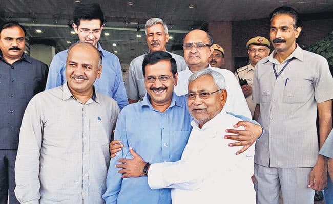 दिल्ली के सीएम अरविंद केजरीवाल से मिले नीतीश कुमार, दिल्ली को पूर्ण राज्य का समर्थन