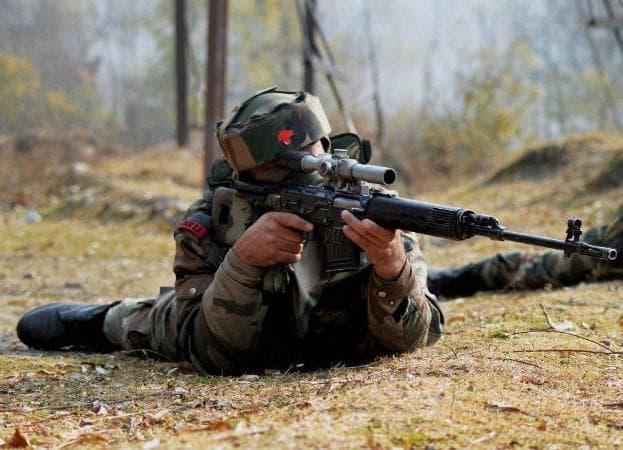 सुरक्षा बलों ने लिया शहीद हेमराज का बदला, पत्नी ने की मांग आतंकी का सिर काटकर भारत लायें