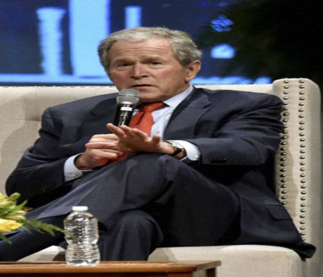 बुश फिसले, गर्दन की हड्डी टूटी