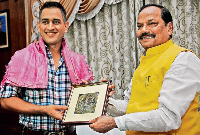 स्पोर्ट्स एकेडमी की स्थापना में झारखंड सरकार को सहयोग करेंगे महेंद्र सिंह धौनी