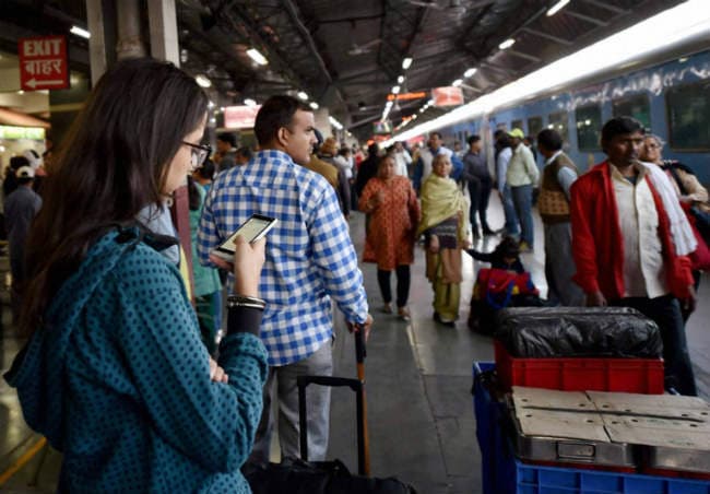 अब तत्काल टिकट बुकिंग पर नहीं देना पड़ेगा पहचान पत्र