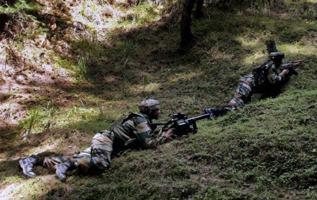 ईद के दिन पाक की नापाक हरकत : LOC  पर की फायरिंग, पांच घायल