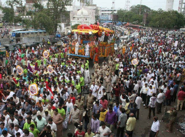 भगवान जगन्नाथ की रथयात्रा में भगदड़ मचने से दो महिलाओं की मौत,10 घायल
