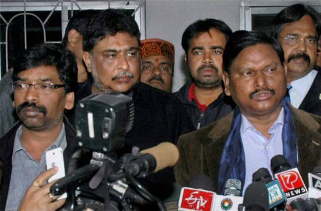 राज्य की रचना के सूत्र : एक पांव रखता हूं, हजार राहें फूट पड़ती हैं