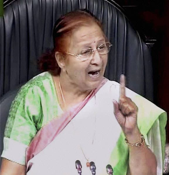 संसद की कैंटीन का उपयोग केवल सांसद ही नहीं करते : महाजन