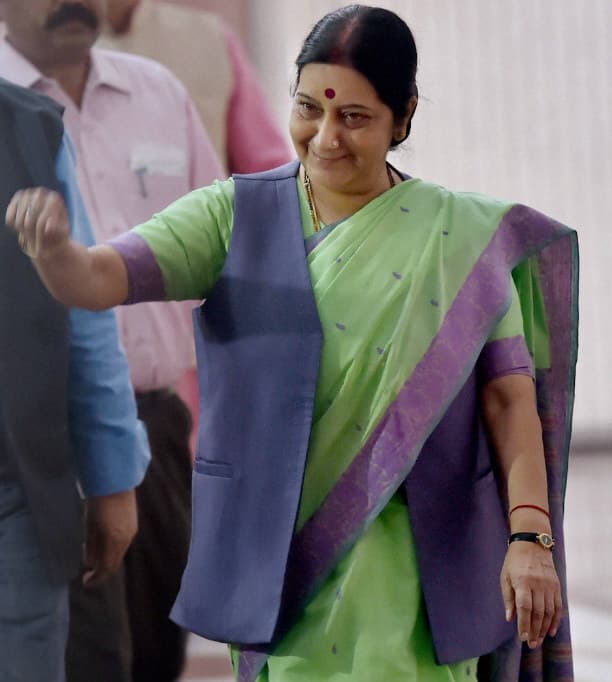 संसद में भाजपा की संकट मोचक रहीं सुषमा स्वराज के मुद्दे पर धर्मसंकट में मोदी सरकार, दूसरे दिन भी सदन ठप